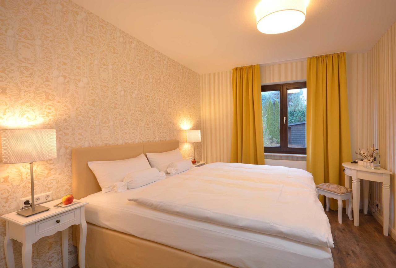 Hotel am Kirchplatz Sachsenheim Exterior foto