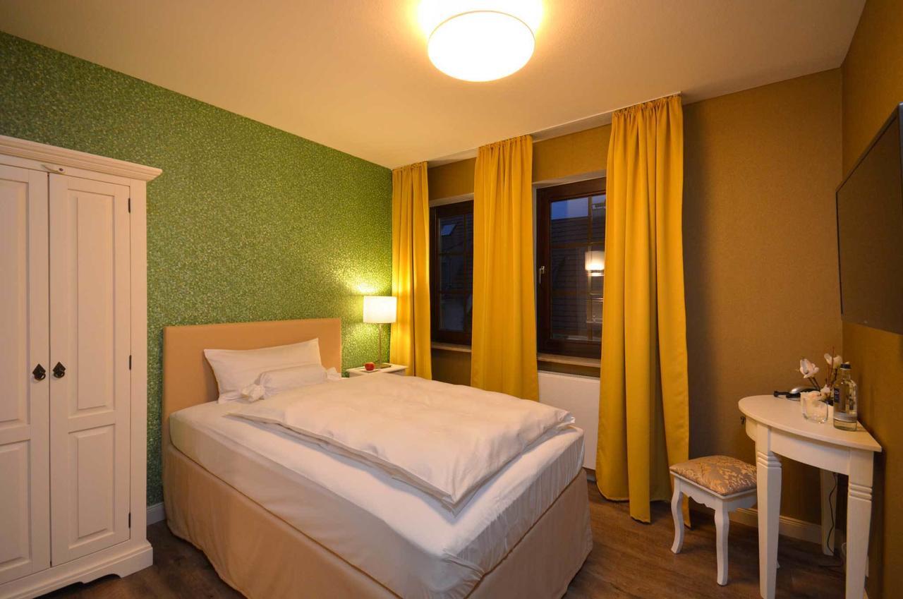 Hotel am Kirchplatz Sachsenheim Exterior foto